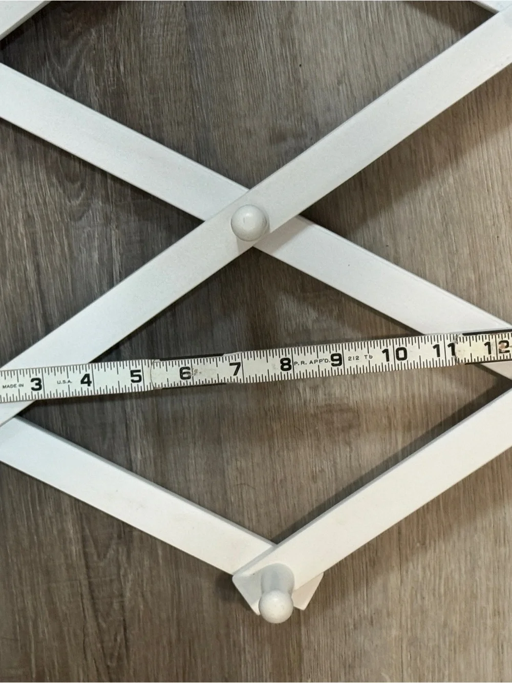 White Expandable Wall Peg Rack - Home Wall Decor 16 Pegs